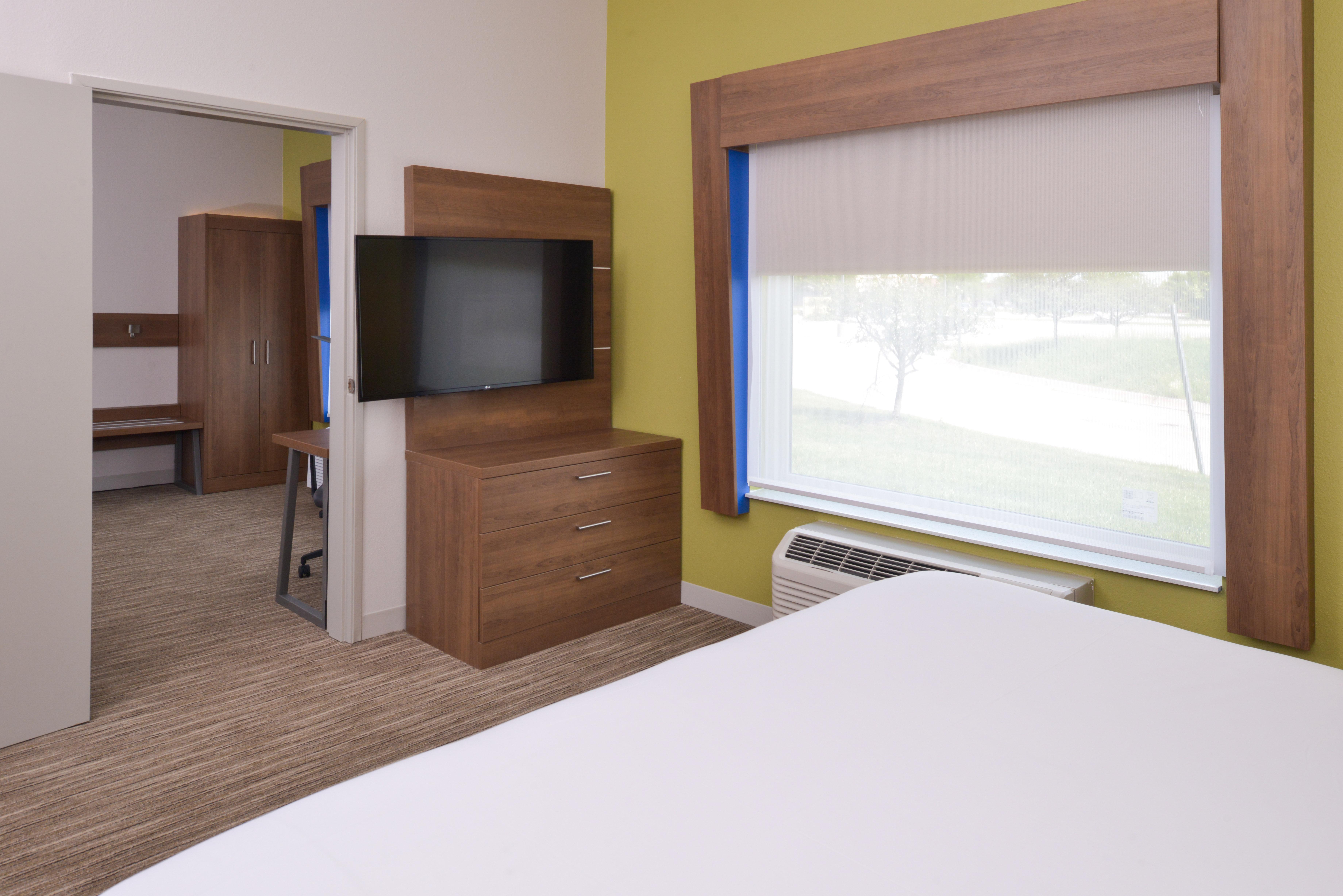 Holiday Inn Express & Suites - Omaha - 120Th And Maple By Ihg Exterior photo