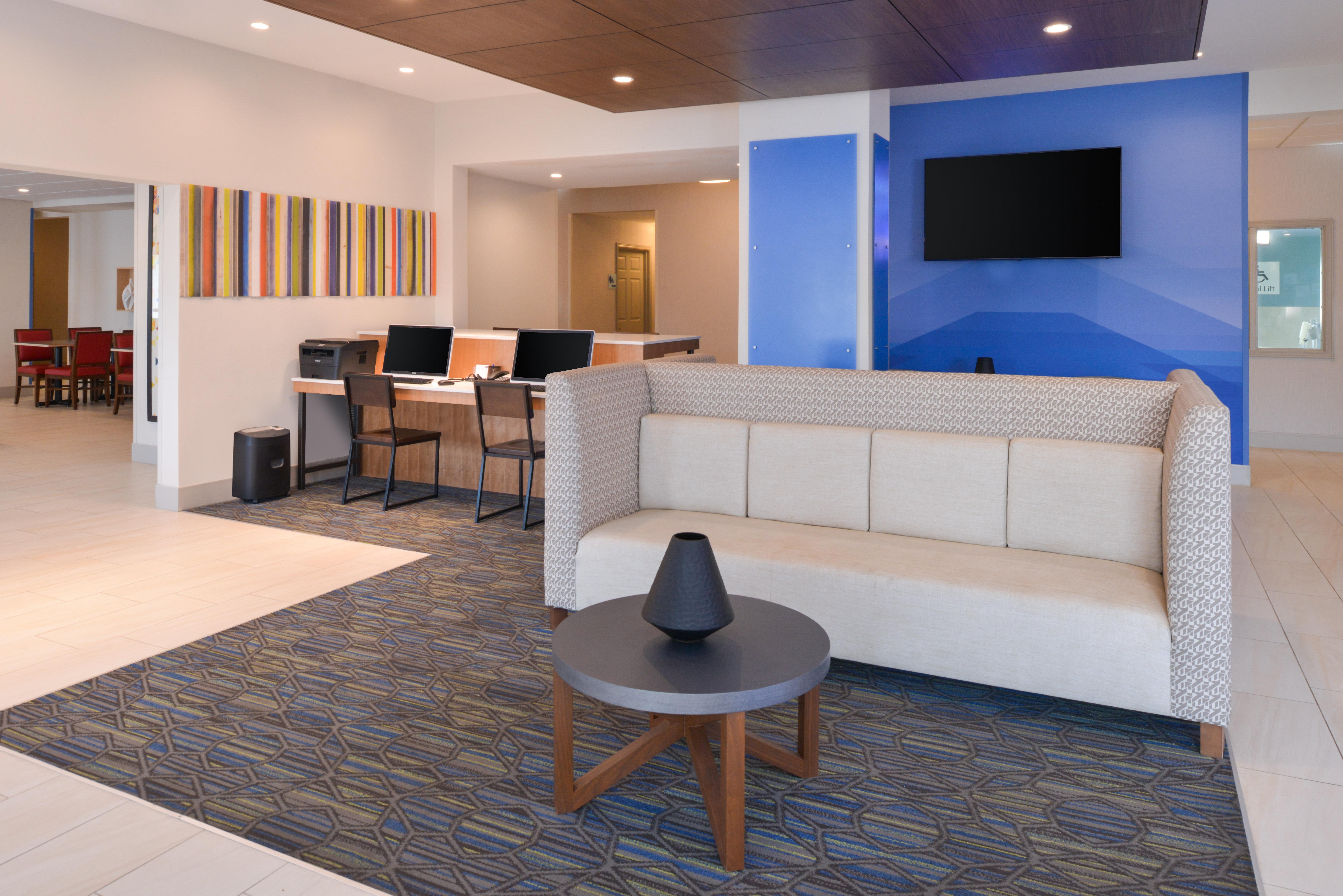 Holiday Inn Express & Suites - Omaha - 120Th And Maple By Ihg Exterior photo