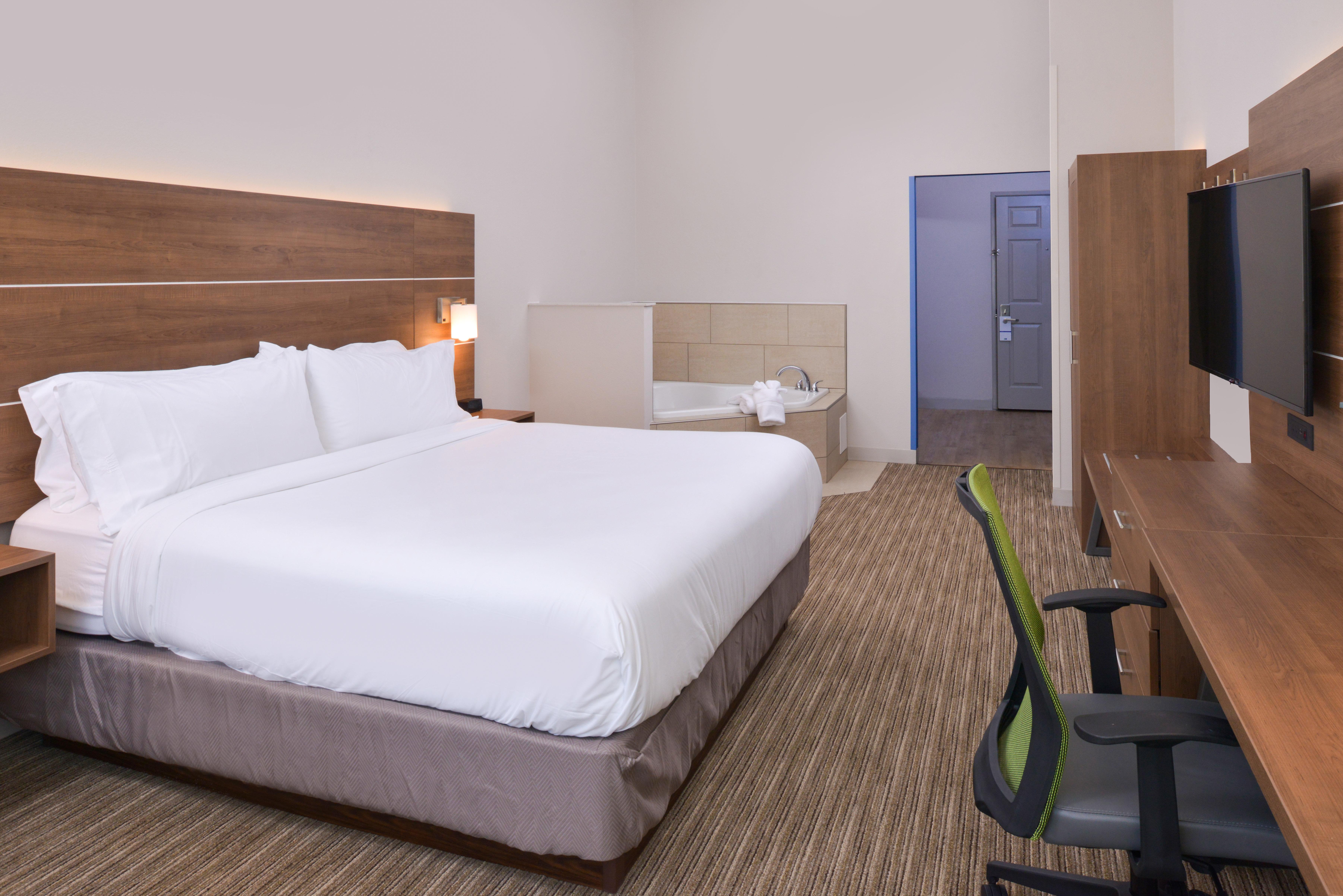 Holiday Inn Express & Suites - Omaha - 120Th And Maple By Ihg Exterior photo