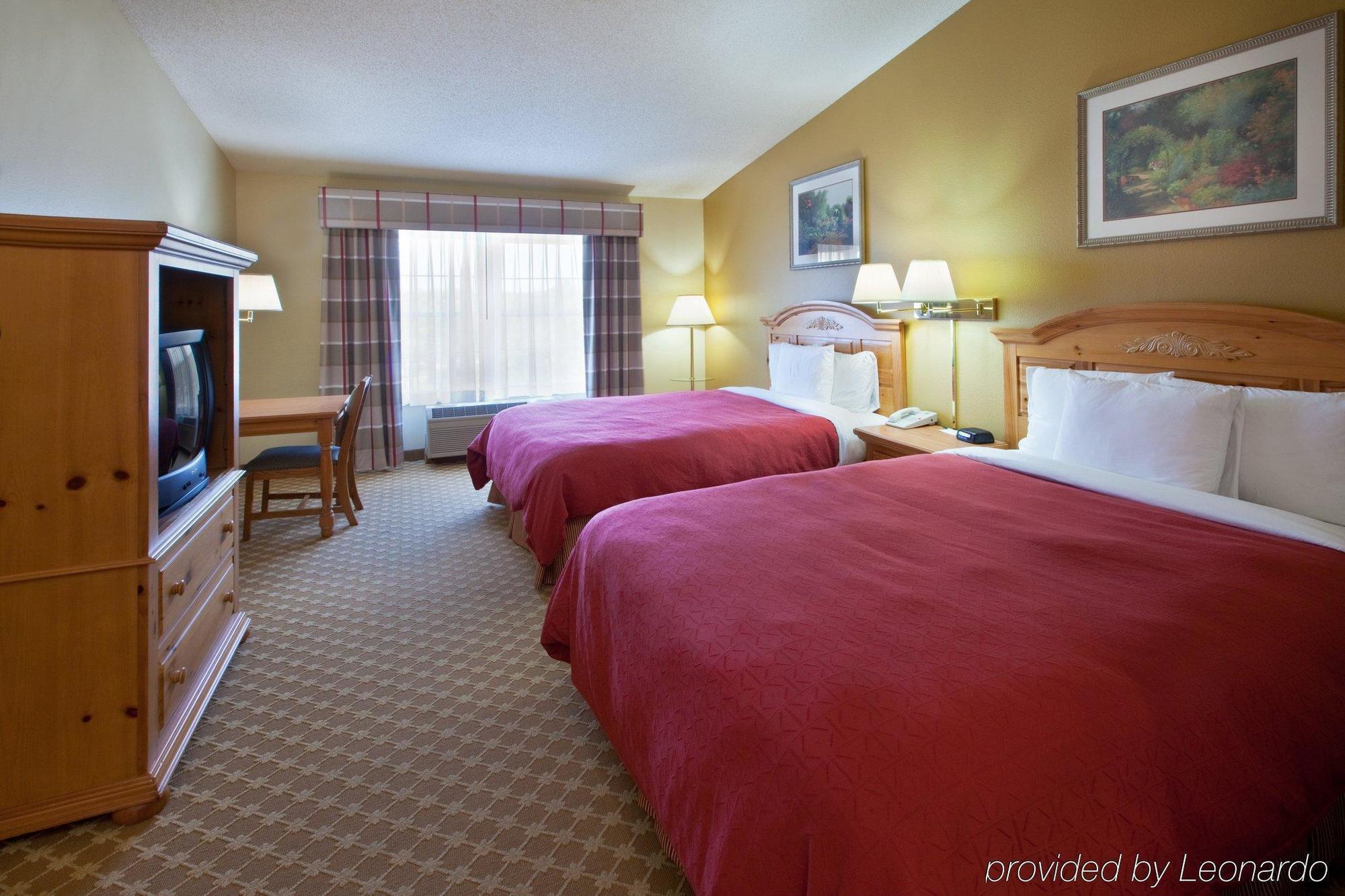 Holiday Inn Express & Suites - Omaha - 120Th And Maple By Ihg Room photo